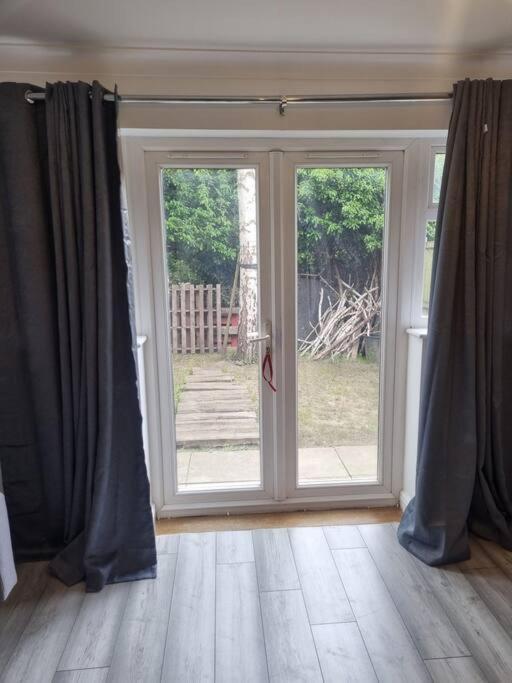 Maidstone Villa 3 Bedroom Free Sports Channels,Parking Sleeps 7 Exterior foto