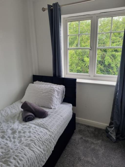 Maidstone Villa 3 Bedroom Free Sports Channels,Parking Sleeps 7 Exterior foto