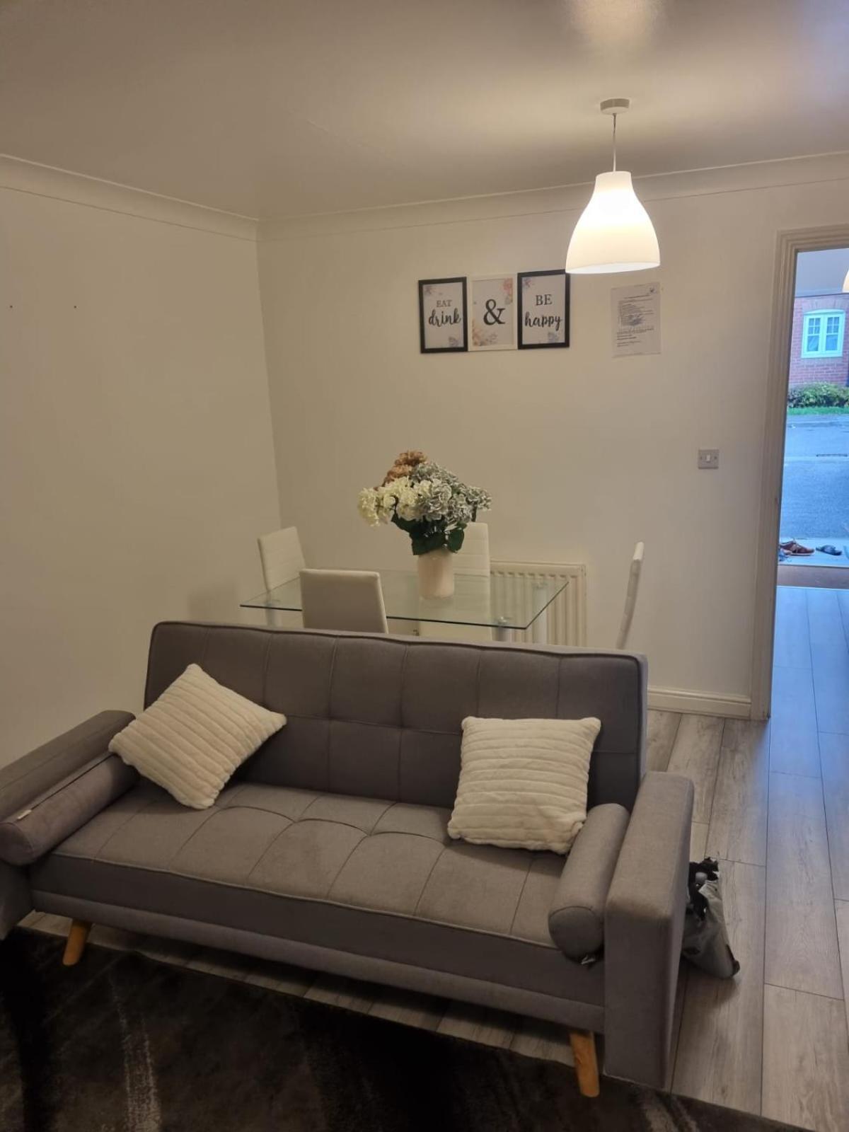 Maidstone Villa 3 Bedroom Free Sports Channels,Parking Sleeps 7 Exterior foto