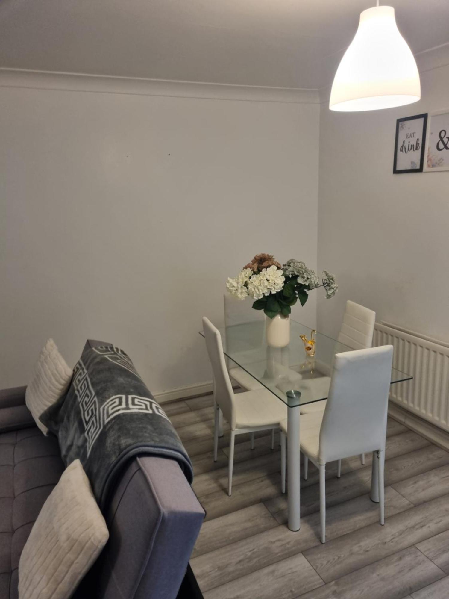 Maidstone Villa 3 Bedroom Free Sports Channels,Parking Sleeps 7 Exterior foto
