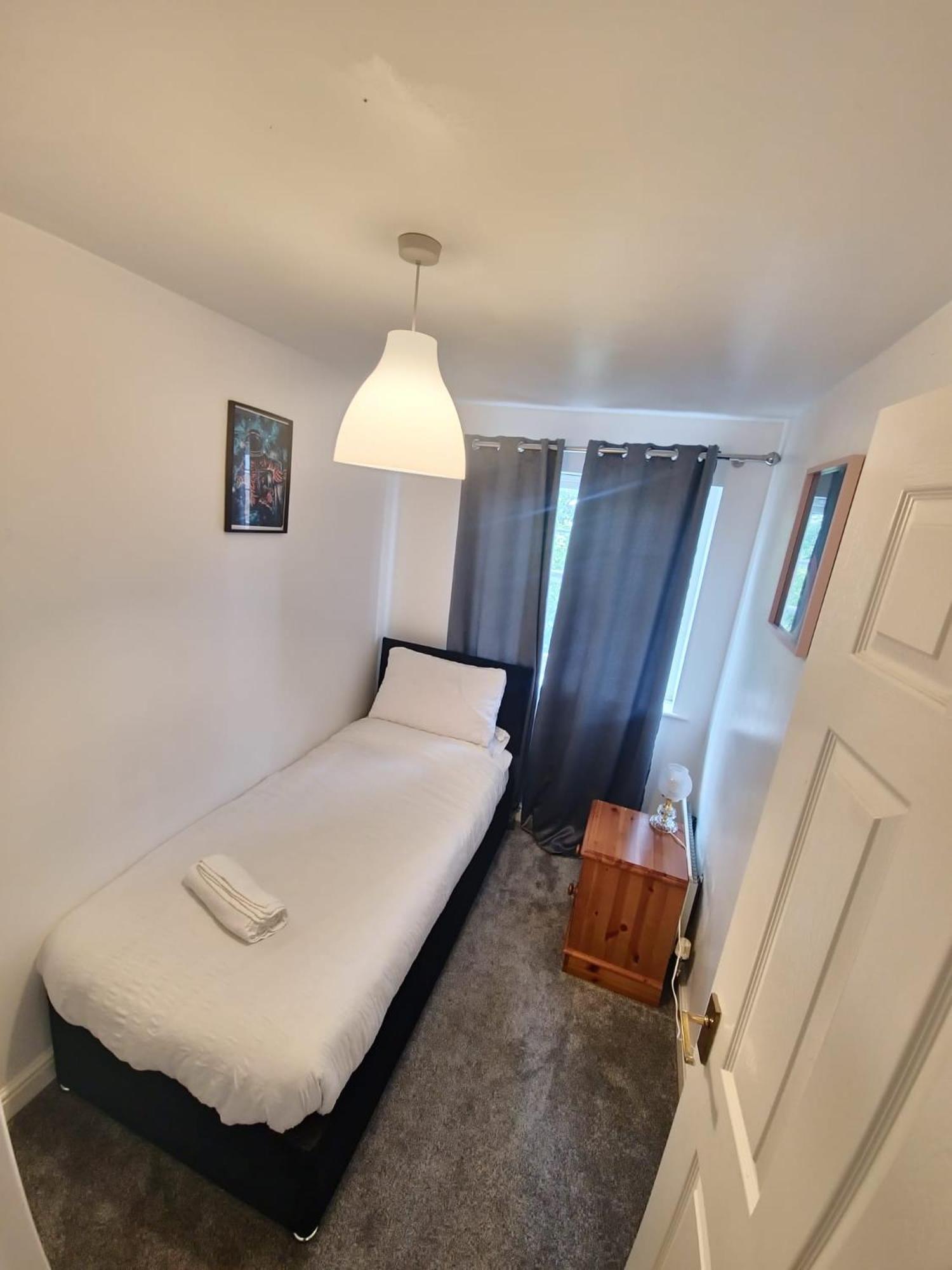 Maidstone Villa 3 Bedroom Free Sports Channels,Parking Sleeps 7 Exterior foto